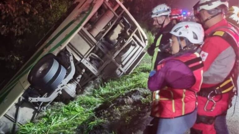 29 heridos deja accidente de autobús con migrantes venezolanos en Costa Rica