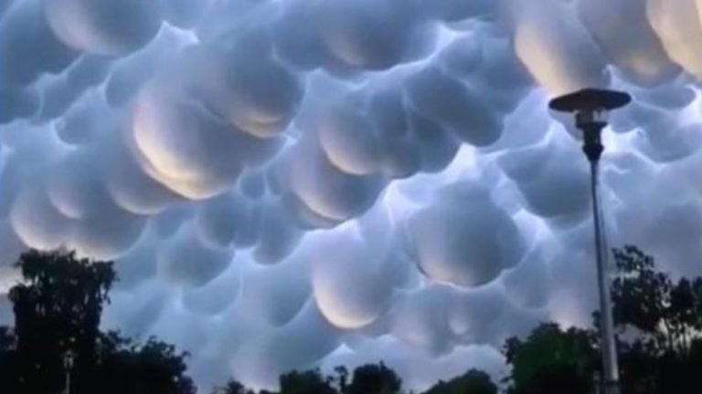 Nubes gigantes con una forma inusual aparecen en el cielo de China