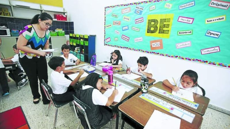 Escuelas privadas programan clases virtuales para mañana