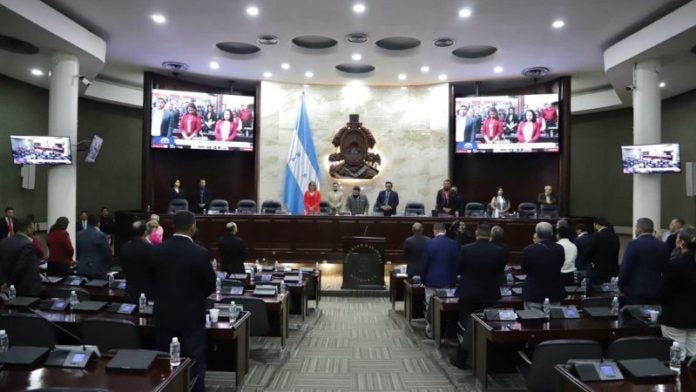 Posponen sesión Congreso