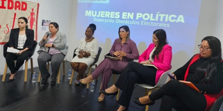 MUJERES POLÍTICA