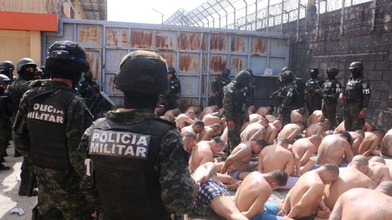 Militares niegan torturas cárceles