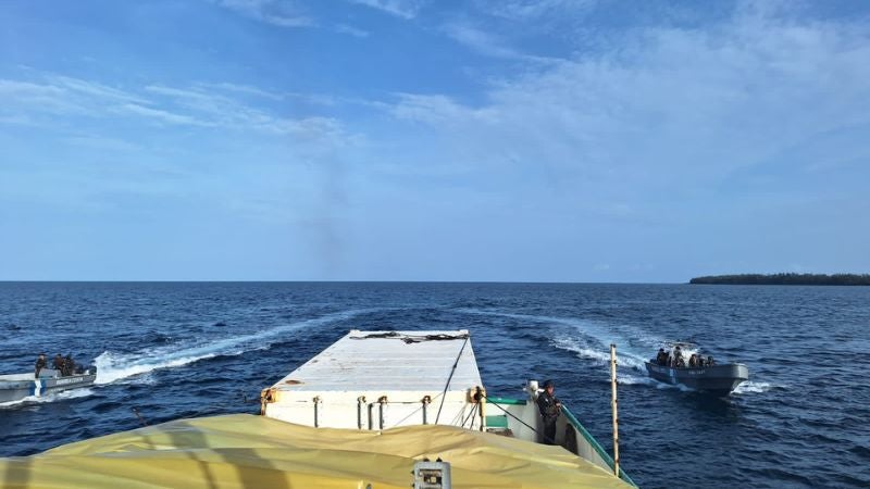 Fuerza Naval detiene barco pesca ilegal 