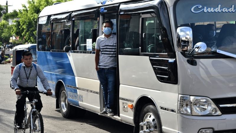 Rechazan multa dueños de buses