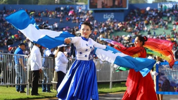 colegios en desfiles patrios