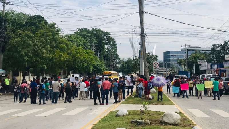 Pacientes renales protestan frente al Catarino