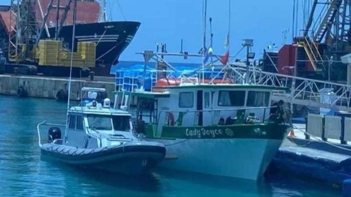 Detienen barco de Guanaja en Islas Caimán