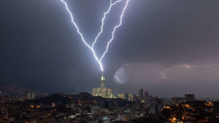 Vídeo de rayo que cayó en torre