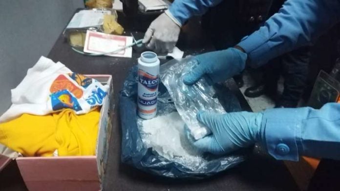 Cocaína en bote de talco