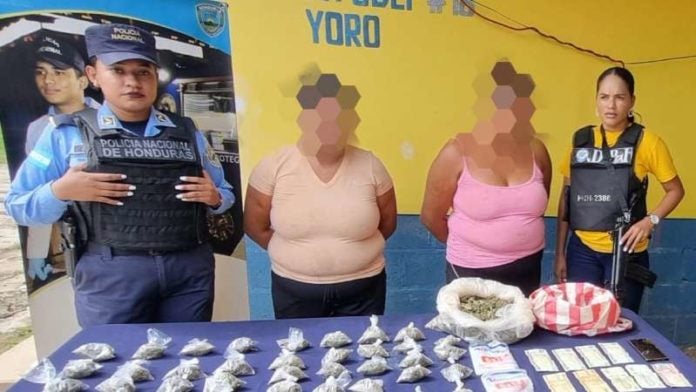 Arrestan a madre e hija con marihuana