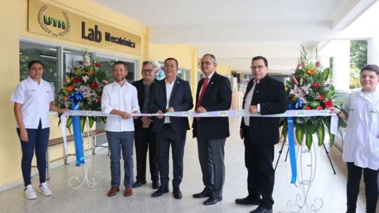 UTH inaugura laboratorios