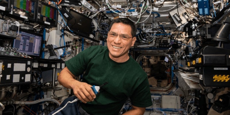 Astronaut sends message to Earth after 371 days in space