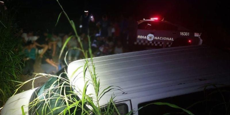 México asiste a 123 migrantes, entre ellos hondureños, tras choque en Veracruz