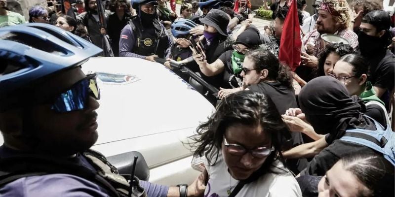 Mujeres protestan contra la violencia policial en Costa Rica