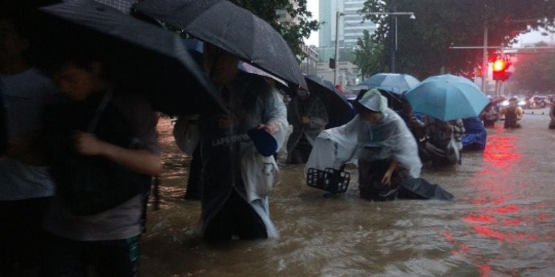 Video: Lluvias masivas provocan fuertes inundaciones en Shanghai, China
