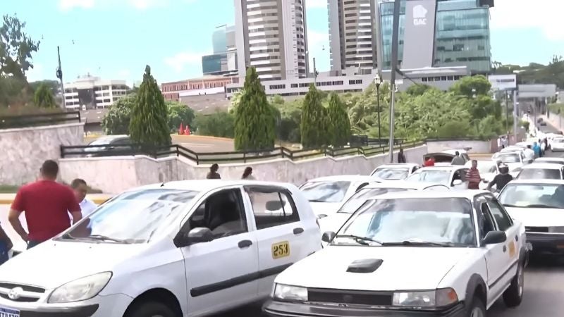 Taxistas exigen Casa Presidencial
