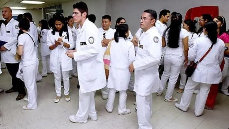 A paro de labores estudiantes de Medicina en internado rotatorio