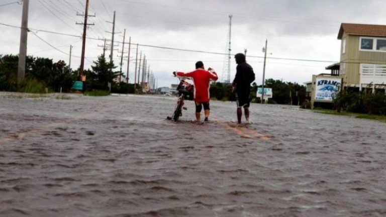 Huracán Lee avanza hacia EEUU mientras impacta las islas Bermudas