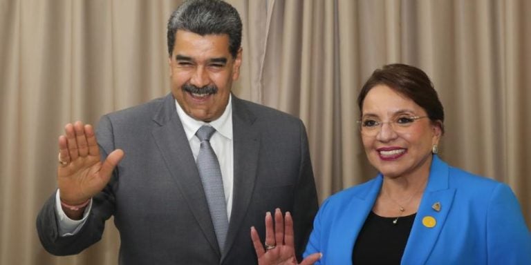 Xiomara Castro y Nicolas Maduro fortalecen relaciones bilaterales en Cuba