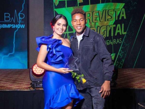 Periodista deportiva y confirma romance con jugador del Motagua