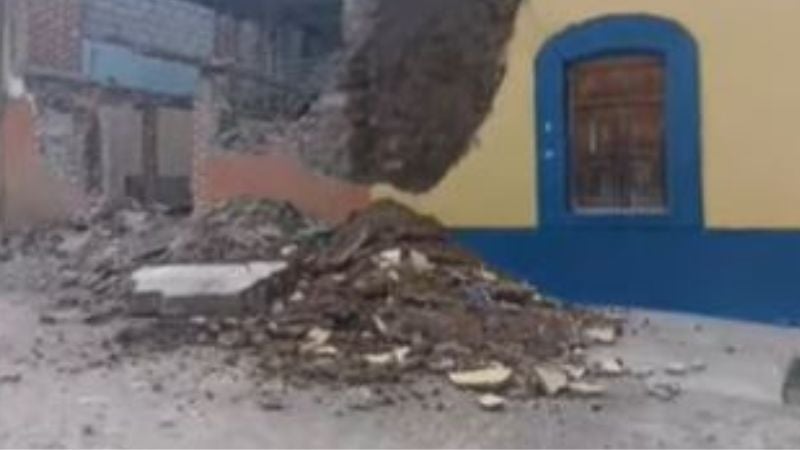 Por lluvias se derrumba pared de posta policial en Marcala, La Paz