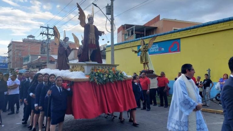 Celebran procesión en honor al patrono de Tegucigalpa, San Miguel Arcangel