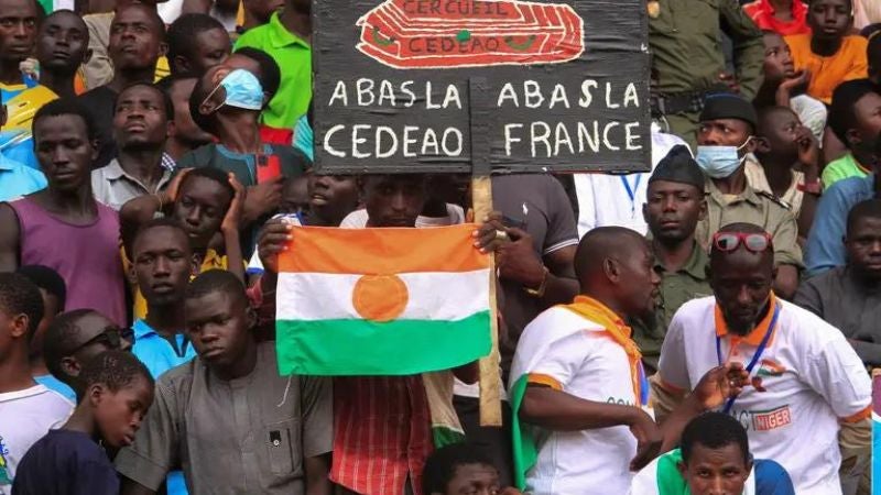 Francia anuncia que pondrá fin a su presencia militar y diplomática en Níger