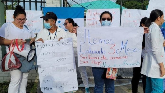 Personal de Salud se toma Departamental de Copán