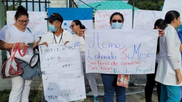 Personal de Salud se toma Departamental de Copán