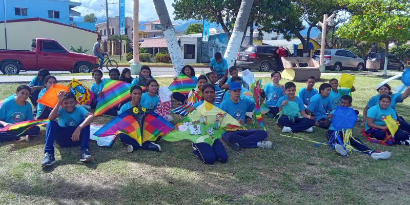 Celebran la tercera edición del popular Festival del Papelote en La Ceiba
