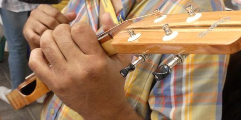 Estudiantes de la UNAH fabrican instrumentos musicales tradicionales