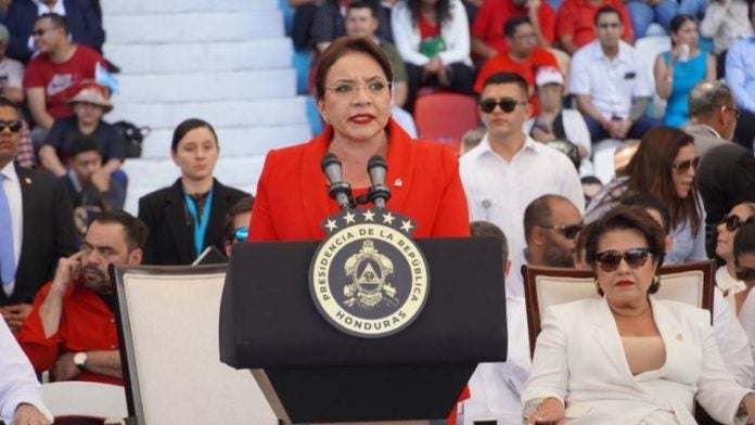 Xiomara Castro promete combate corrupción