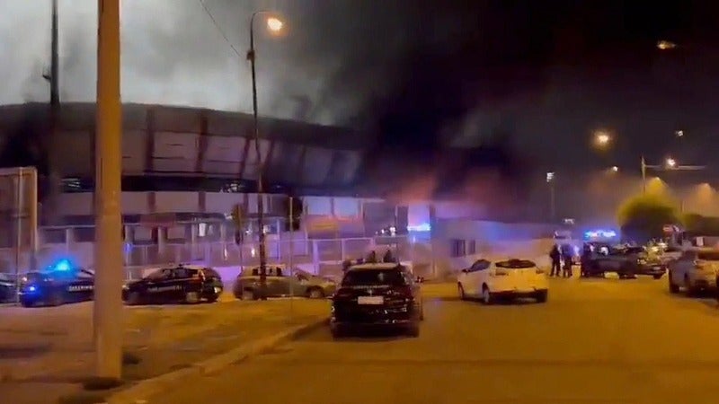 aficionados prenden fuego a su estadio en Italia
