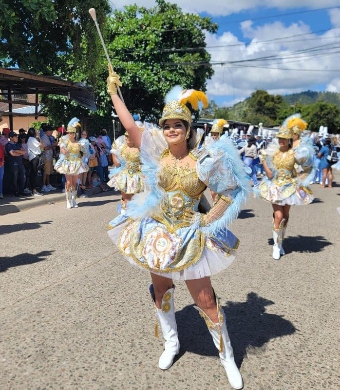 Andrea Rivera del Instituto Cosme García, La Paz