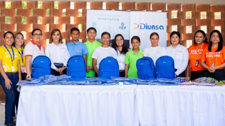 Diunsa realiza donativo de útiles escolares y equipo a Escuela del Vidrio y CAPRODI