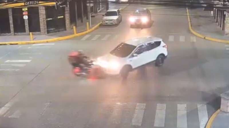 Accidente de camioneta y motociclista