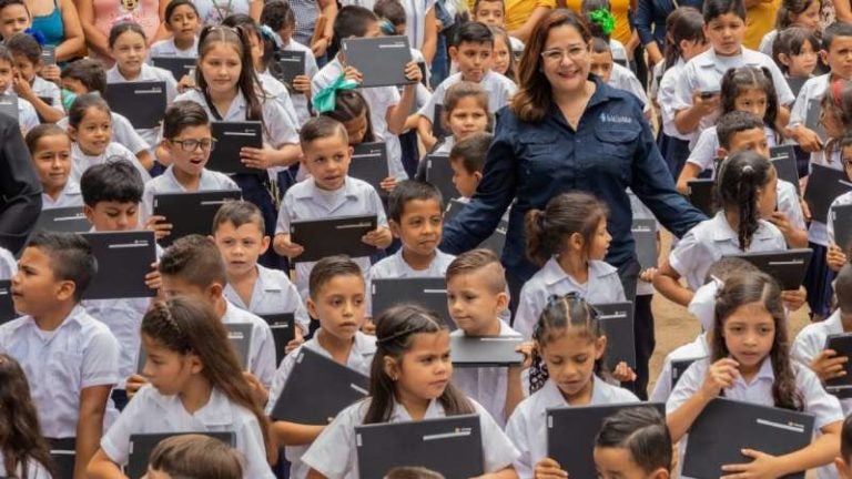 Lufussa programa Una Computadora por Niño