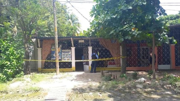 Llegan a matar a dos hombres en la Rivera Hernández