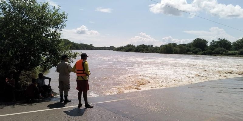 Varias comunidades de Nacaome permanecen incomunicadas por crecida de río 