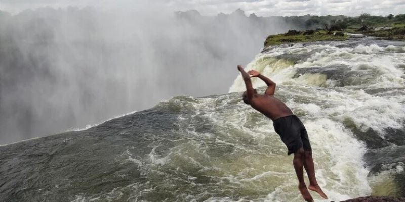 Piscina del Diablo", la aterradora catarata en Zambia solo apta para valientes