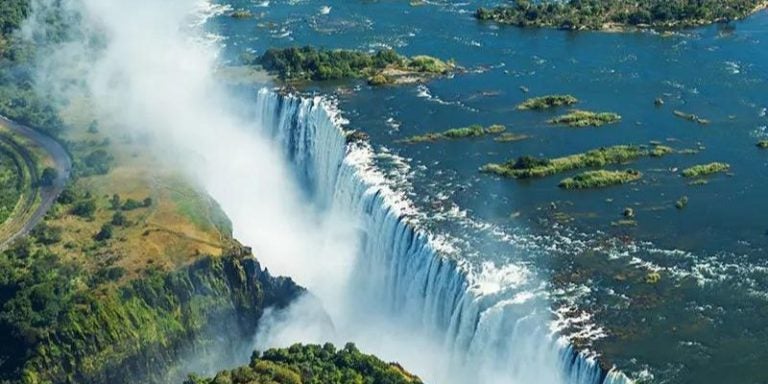 Piscina del Diablo", la aterradora catarata en Zambia solo apta para valientes