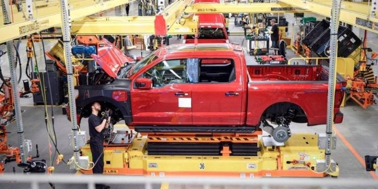 Ford despide a 700 trabajadores de la línea de montaje de la F-150 eléctrica