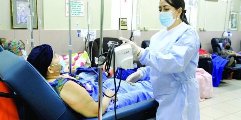 Por falta de equipo Hospital San Felipe traslada a pacientes con cáncer a clínicas privadas