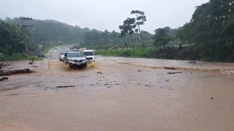 Refugios y suspensión clases Roatán