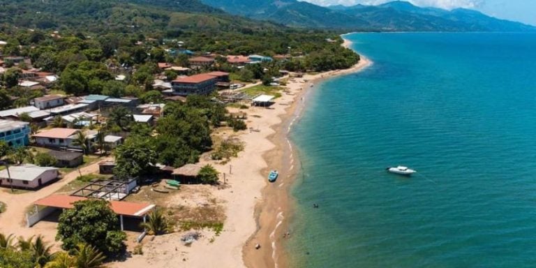 Mar se traga más de 1 km de la playa en bahía de Trujillo