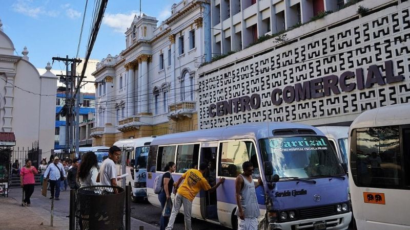 Al menos 20 rutas de buses dejarán de ingresar al centro de la capital