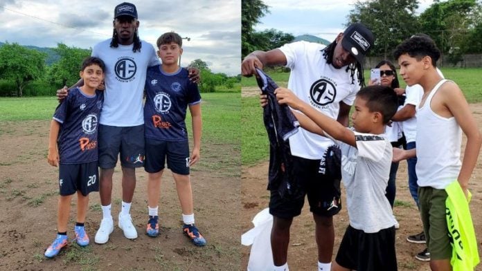 Alberth Elis sorprende a equipo infantil