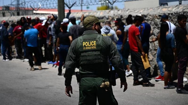 Los alguaciles de Arizona se unen para enfrentar crisis en la frontera con México