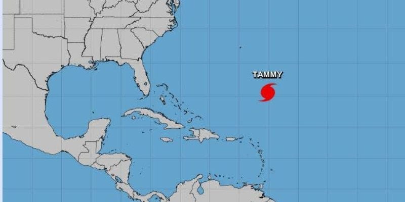 Huracán Tammy se fortalece y se convertirá este jueves en "poderoso ciclón"