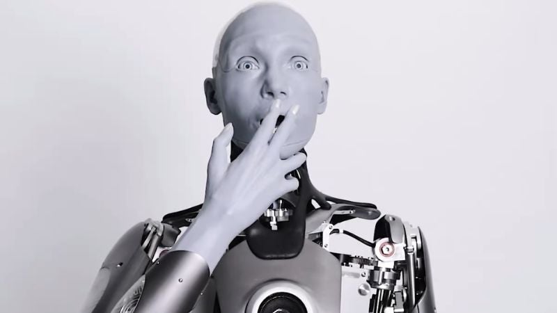 robot humanoide sueña
